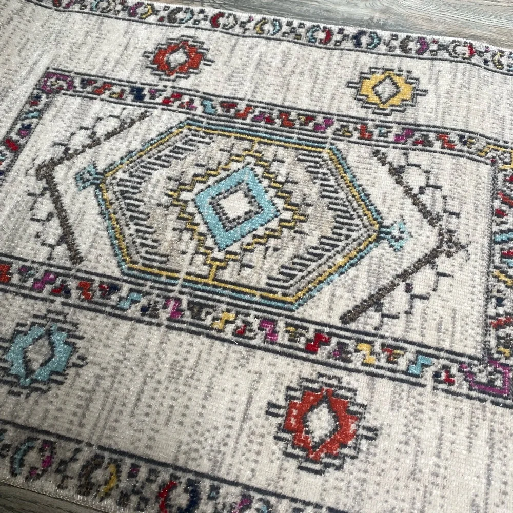 BRAND NEW RUG - Picture 2 of 3